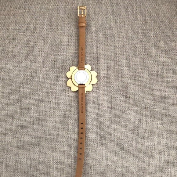 Michael Kors flower watch - Picture 3 of 8